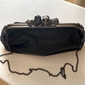 4-Ringed Black Purse!